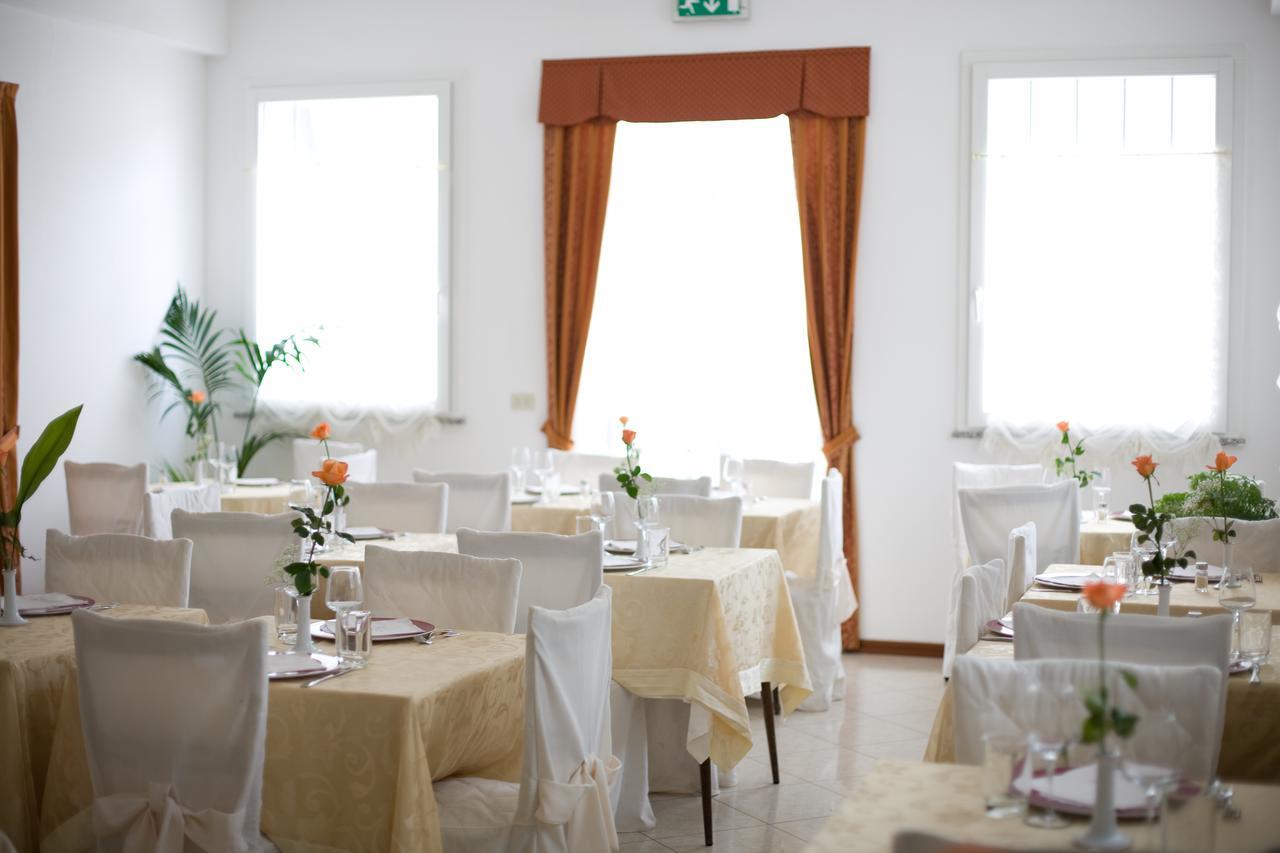 Hotel Villa Pina Milano Marittima Esterno foto