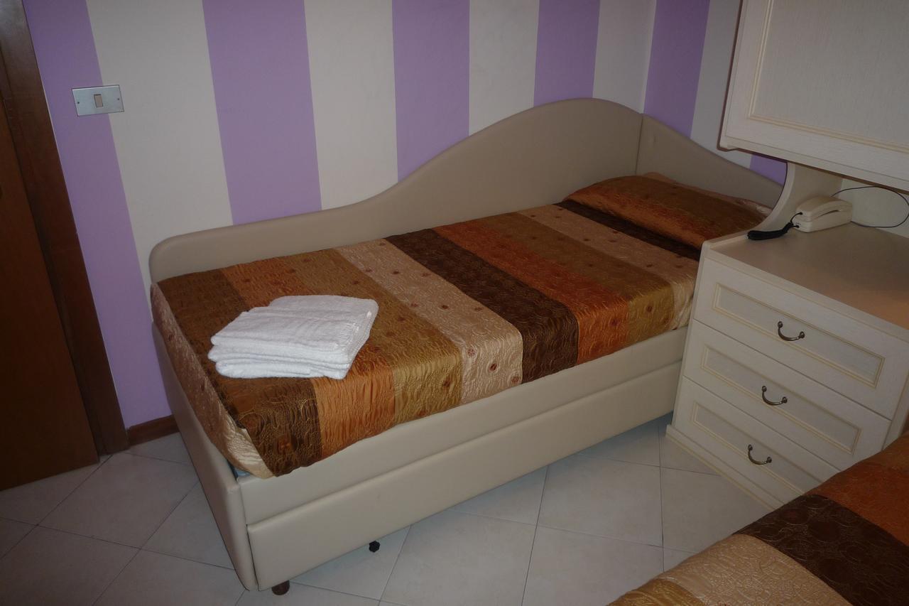 Hotel Villa Pina Milano Marittima Esterno foto