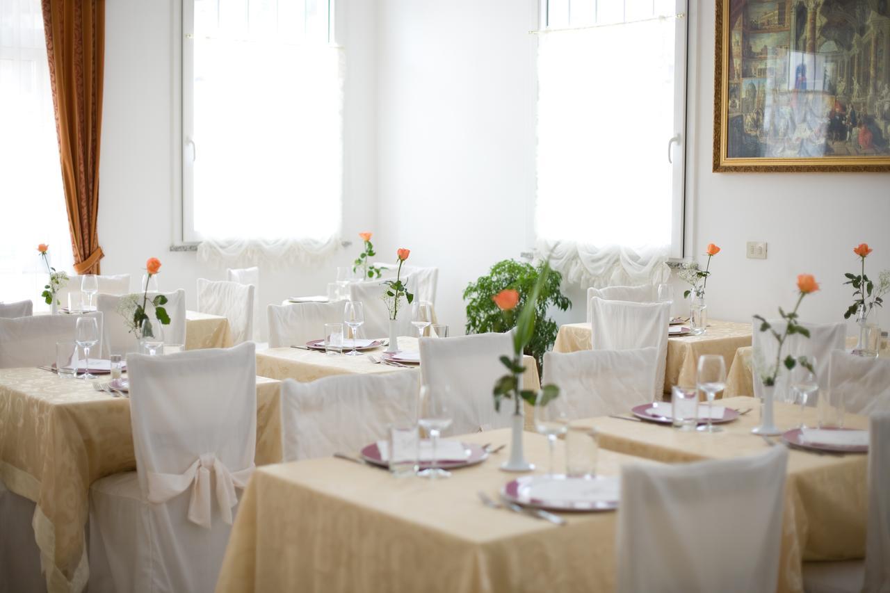 Hotel Villa Pina Milano Marittima Esterno foto