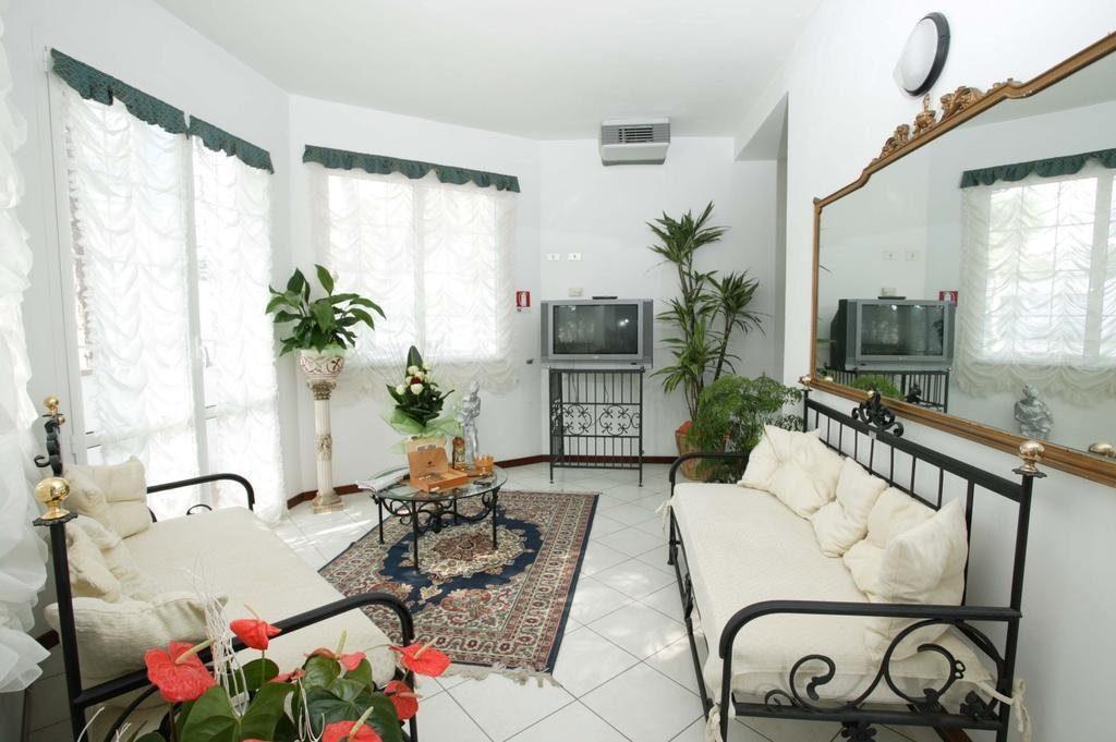 Hotel Villa Pina Milano Marittima Esterno foto