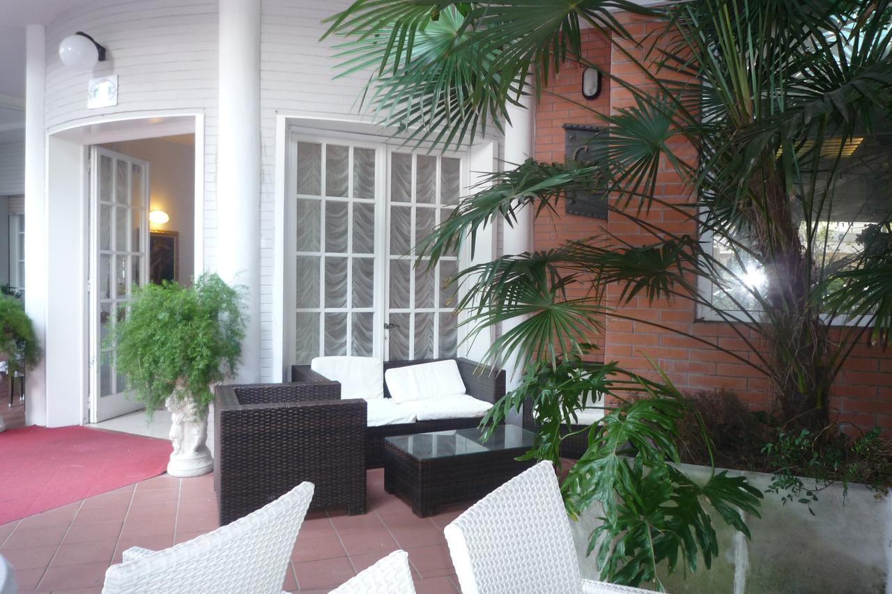 Hotel Villa Pina Milano Marittima Esterno foto