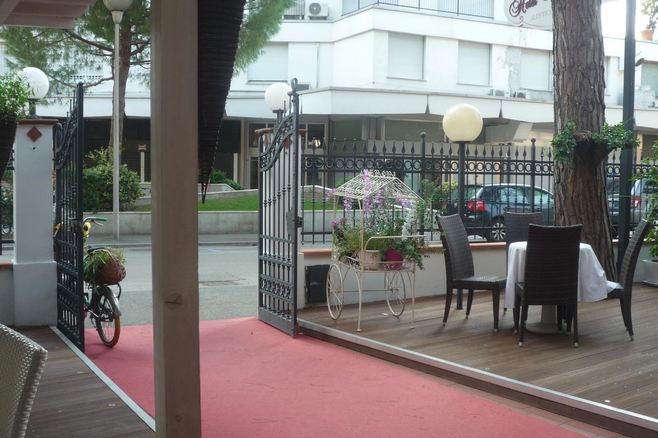 Hotel Villa Pina Milano Marittima Esterno foto