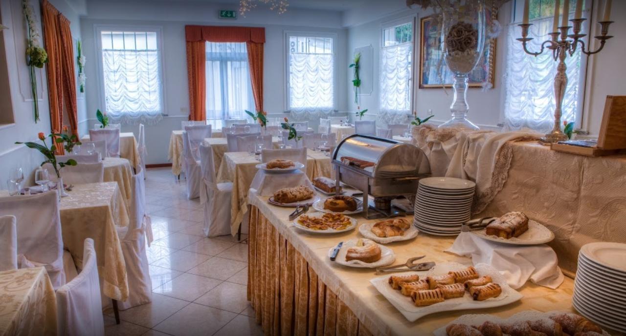 Hotel Villa Pina Milano Marittima Esterno foto