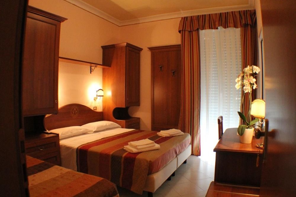 Hotel Villa Pina Milano Marittima Esterno foto