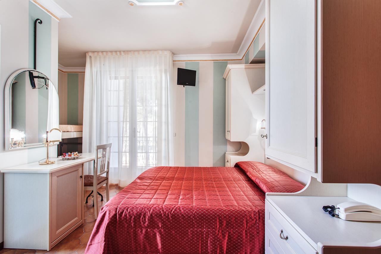 Hotel Villa Pina Milano Marittima Esterno foto