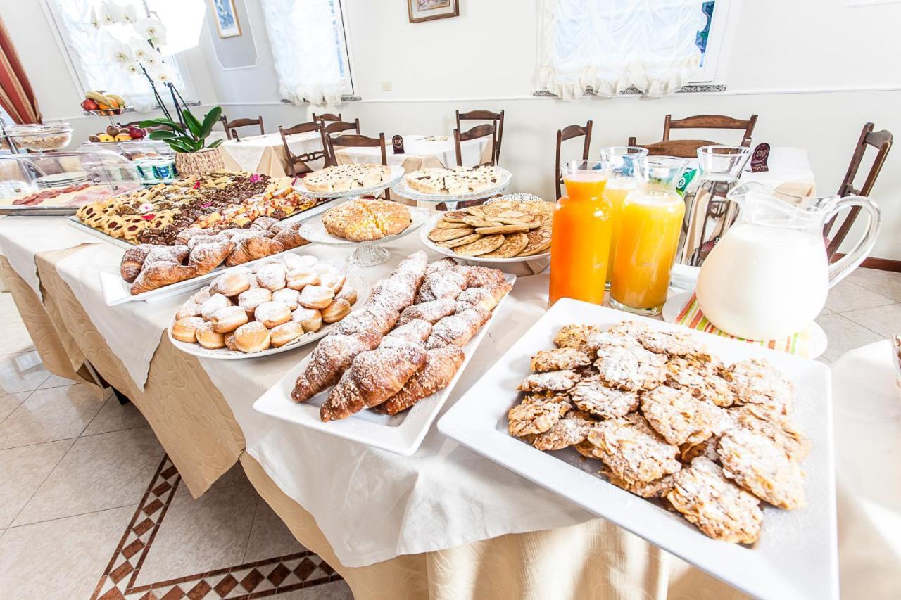 Hotel Villa Pina Milano Marittima Esterno foto